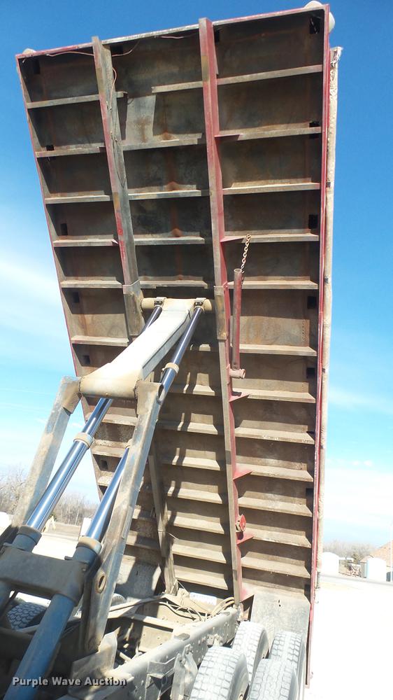 image for item DC2422 1982 Ford LNT8000 grain truck