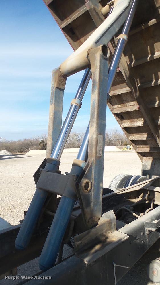 image for item DC2422 1982 Ford LNT8000 grain truck