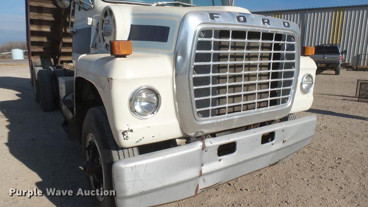 image for item DC2422 1982 Ford LNT8000 grain truck