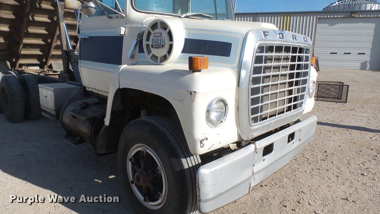 image for item DC2422 1982 Ford LNT8000 grain truck
