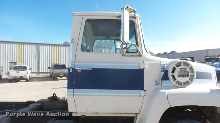 image for item DC2422 1982 Ford LNT8000 grain truck