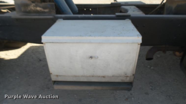 image for item DC2422 1982 Ford LNT8000 grain truck