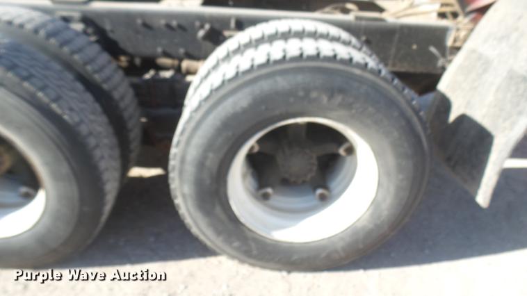 image for item DC2422 1982 Ford LNT8000 grain truck