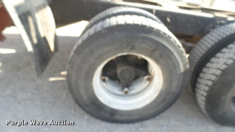 image for item DC2422 1982 Ford LNT8000 grain truck