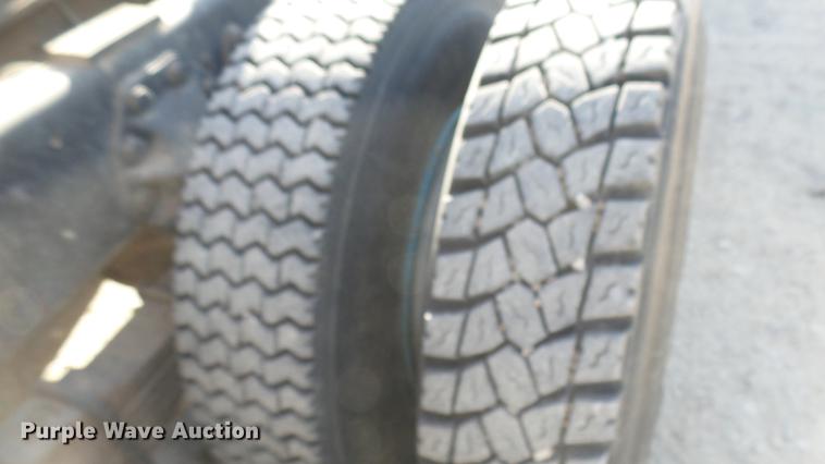 image for item DC2422 1982 Ford LNT8000 grain truck