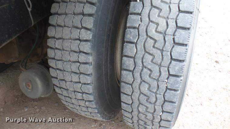 image for item DC2422 1982 Ford LNT8000 grain truck