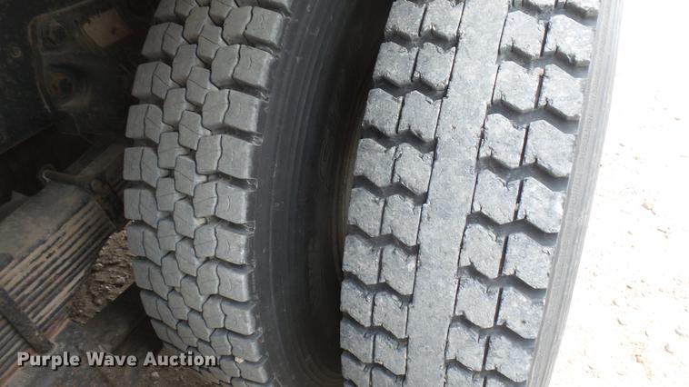 image for item DC2422 1982 Ford LNT8000 grain truck