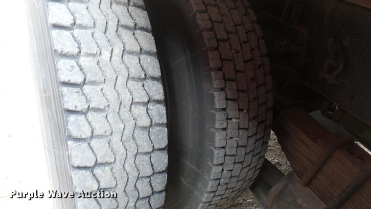 image for item DC2422 1982 Ford LNT8000 grain truck