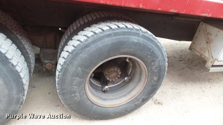 image for item DC2422 1982 Ford LNT8000 grain truck