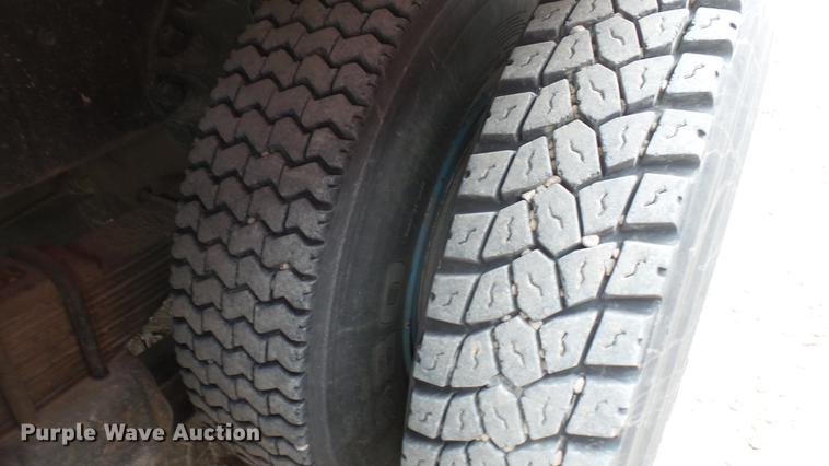 image for item DC2422 1982 Ford LNT8000 grain truck