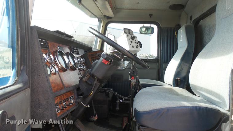 image for item DC2425 2000 Kenworth W900 manure spreader truck