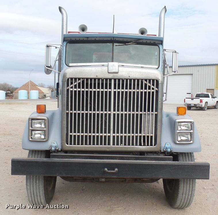 image for item DC2426 1986 International F9370 manure spreader truck