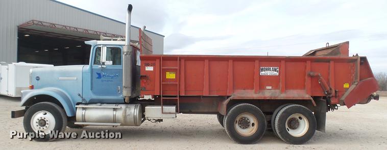 image for item DC2426 1986 International F9370 manure spreader truck
