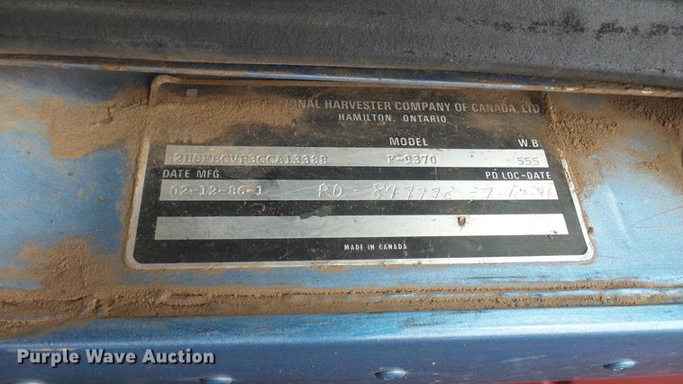 image for item DC2426 1986 International F9370 manure spreader truck