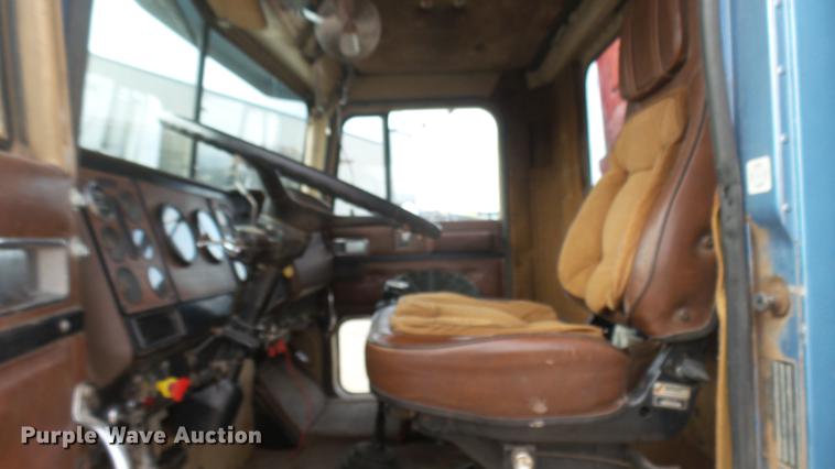 image for item DC2426 1986 International F9370 manure spreader truck