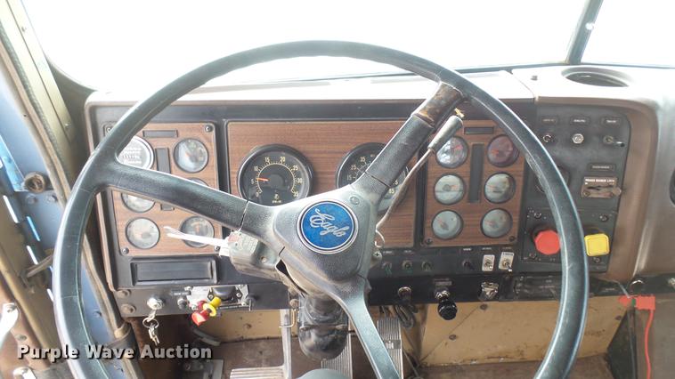 image for item DC2426 1986 International F9370 manure spreader truck