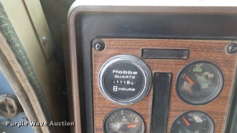 image for item DC2426 1986 International F9370 manure spreader truck