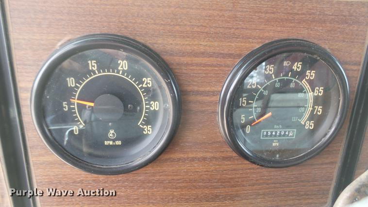 image for item DC2426 1986 International F9370 manure spreader truck