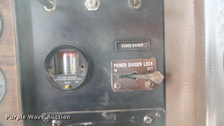 image for item DC2426 1986 International F9370 manure spreader truck