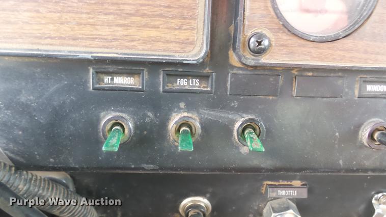 image for item DC2426 1986 International F9370 manure spreader truck