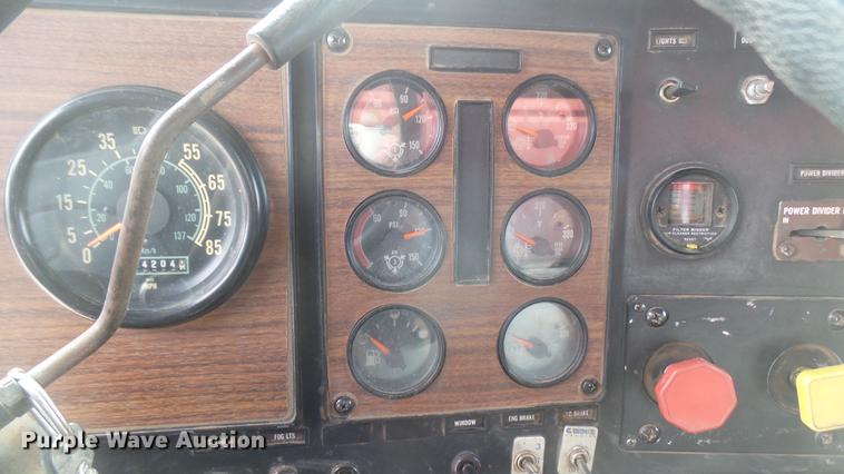 image for item DC2426 1986 International F9370 manure spreader truck