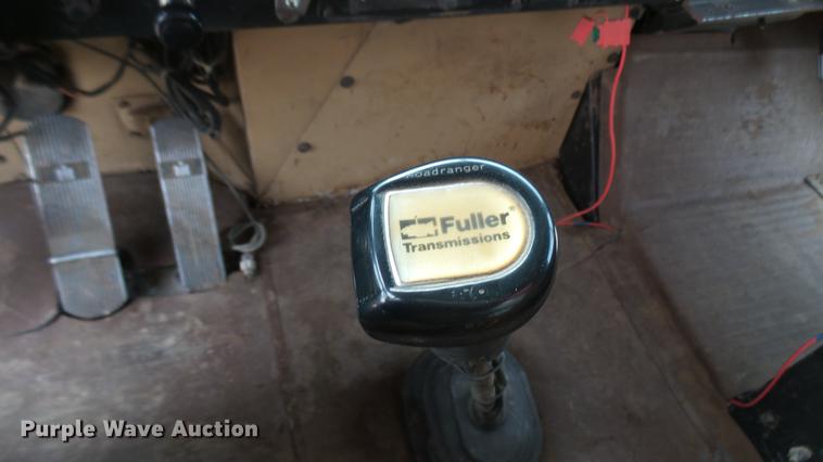 image for item DC2426 1986 International F9370 manure spreader truck