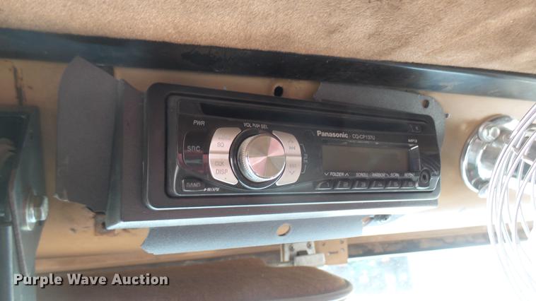 image for item DC2426 1986 International F9370 manure spreader truck