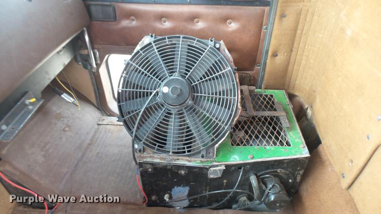 image for item DC2426 1986 International F9370 manure spreader truck