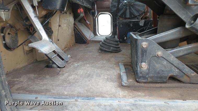 image for item DC2426 1986 International F9370 manure spreader truck