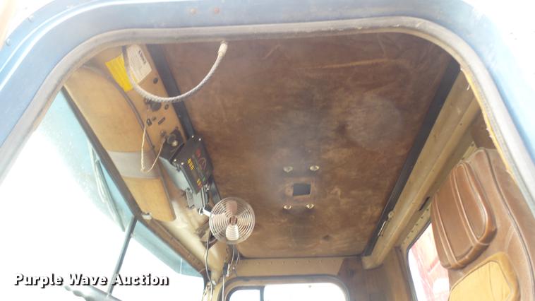 image for item DC2426 1986 International F9370 manure spreader truck