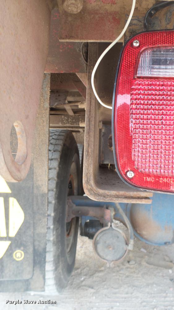 image for item DC2426 1986 International F9370 manure spreader truck