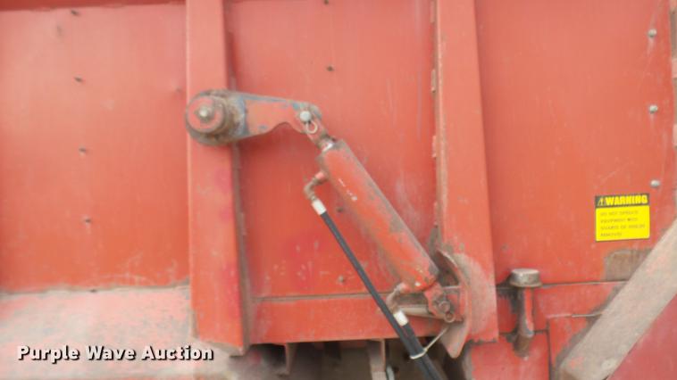 image for item DC2426 1986 International F9370 manure spreader truck