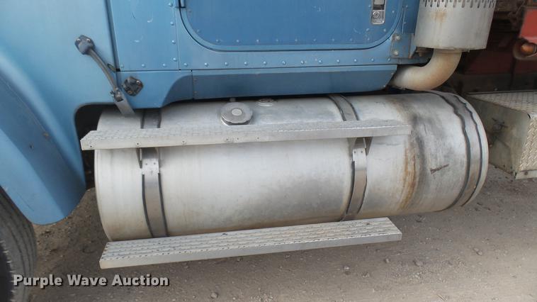 image for item DC2426 1986 International F9370 manure spreader truck