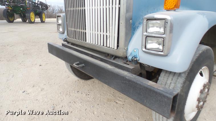 image for item DC2426 1986 International F9370 manure spreader truck