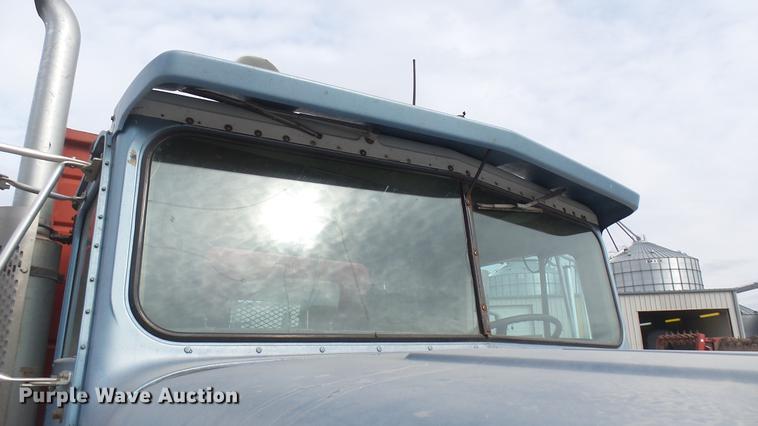 image for item DC2426 1986 International F9370 manure spreader truck