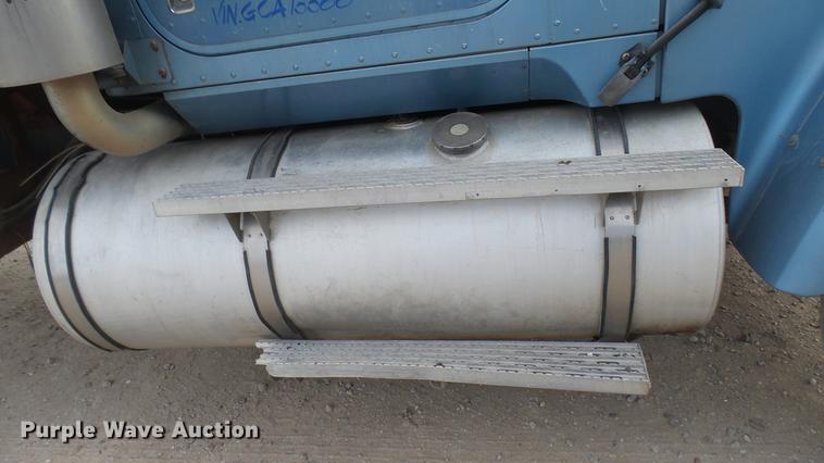 image for item DC2426 1986 International F9370 manure spreader truck