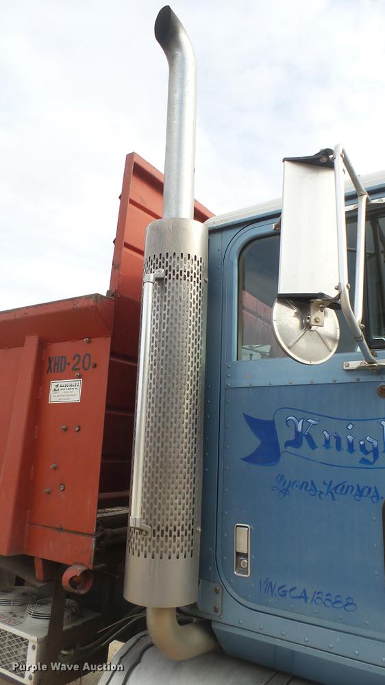 image for item DC2426 1986 International F9370 manure spreader truck