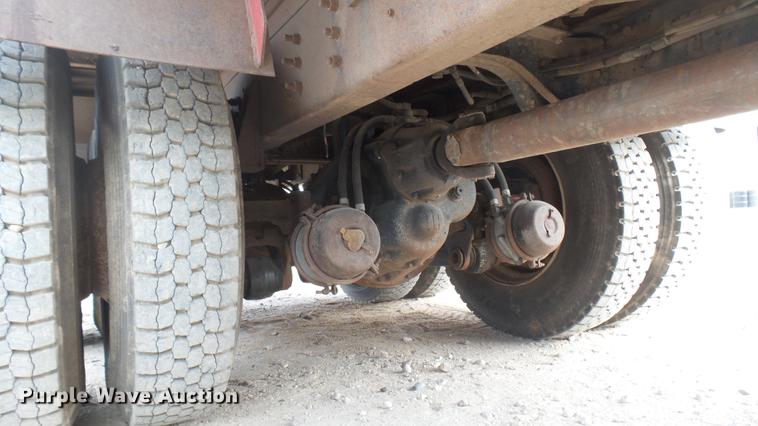 image for item DC2426 1986 International F9370 manure spreader truck