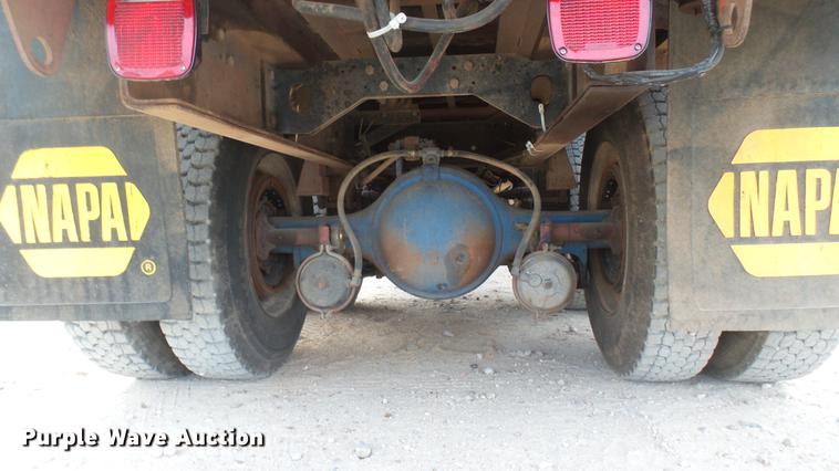 image for item DC2426 1986 International F9370 manure spreader truck