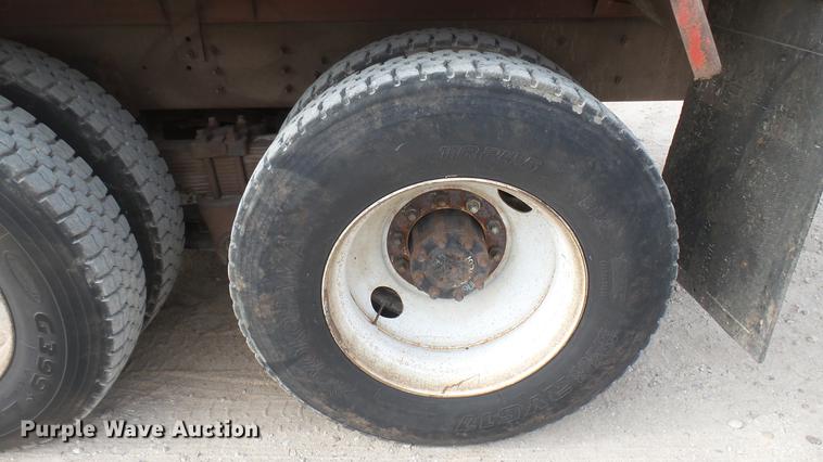 image for item DC2426 1986 International F9370 manure spreader truck