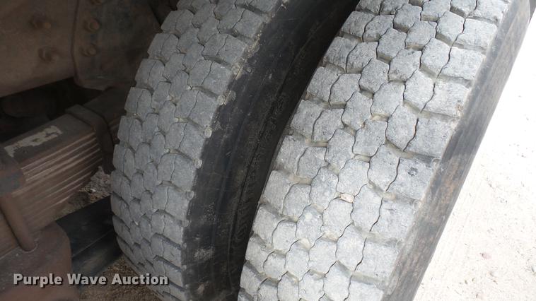 image for item DC2426 1986 International F9370 manure spreader truck