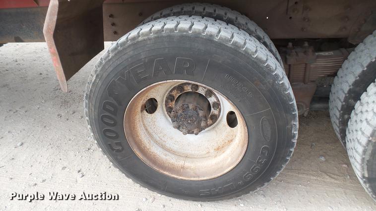 image for item DC2426 1986 International F9370 manure spreader truck