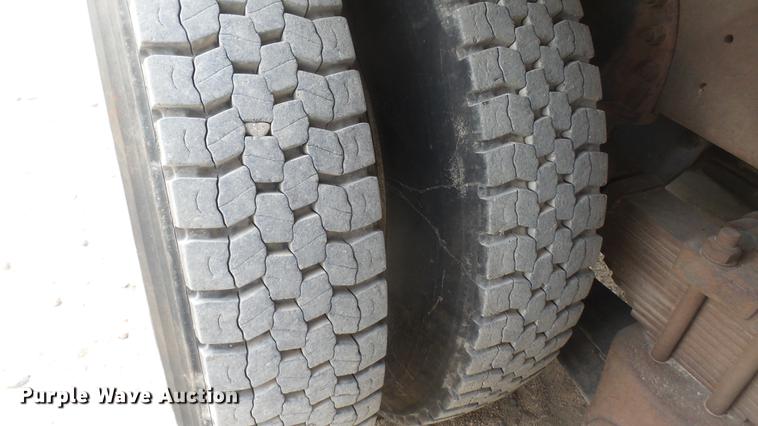 image for item DC2426 1986 International F9370 manure spreader truck