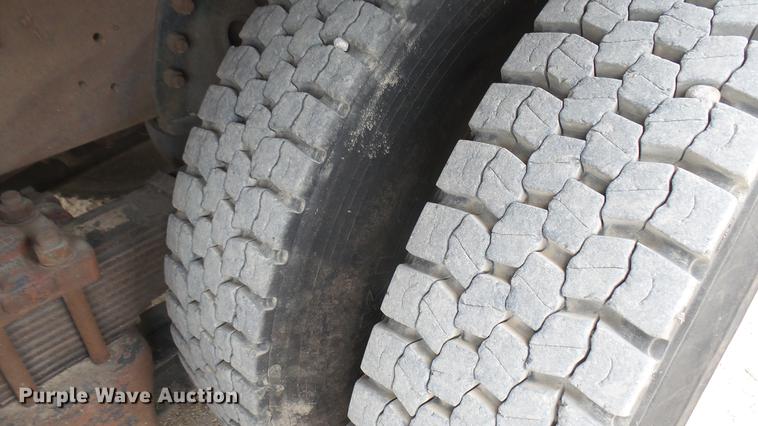 image for item DC2426 1986 International F9370 manure spreader truck