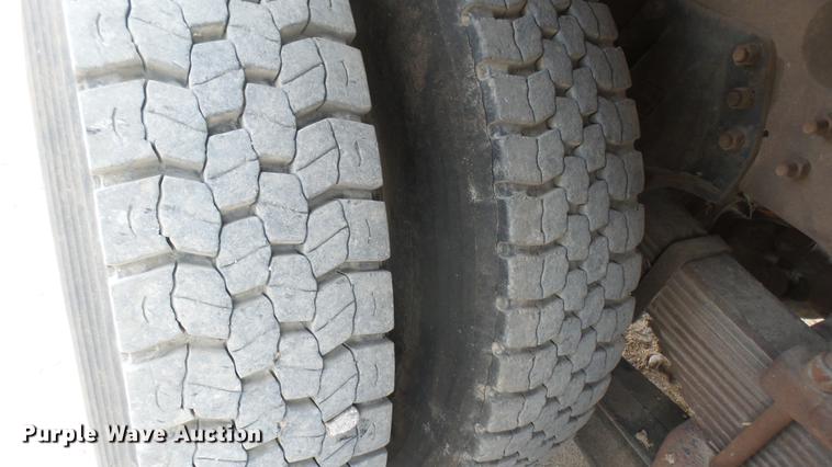 image for item DC2426 1986 International F9370 manure spreader truck