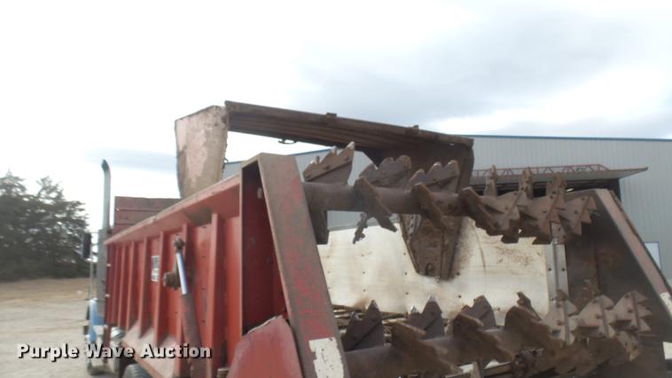 image for item DC2426 1986 International F9370 manure spreader truck