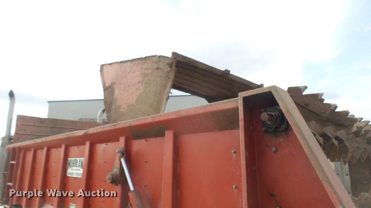 image for item DC2426 1986 International F9370 manure spreader truck