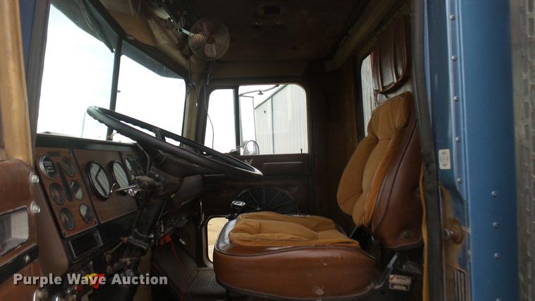 image for item DC2426 1986 International F9370 manure spreader truck