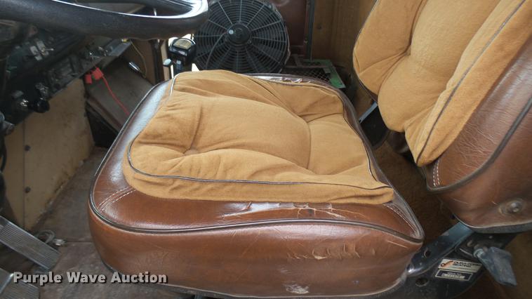 image for item DC2426 1986 International F9370 manure spreader truck