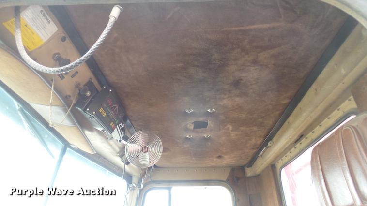 image for item DC2426 1986 International F9370 manure spreader truck